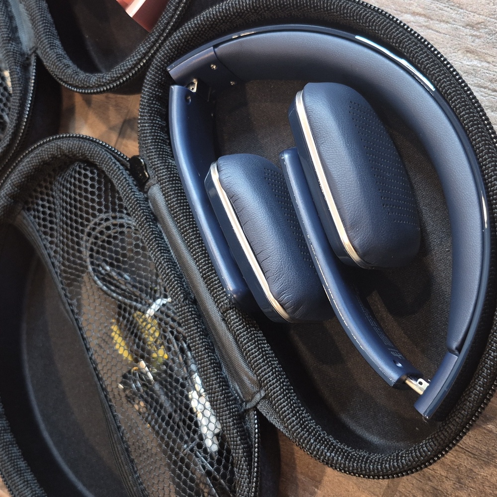 Bluetooth Stereo Over-ear Headsets, Hands-free Calling, Navy Blue & Pink - Picture 4 of 12
